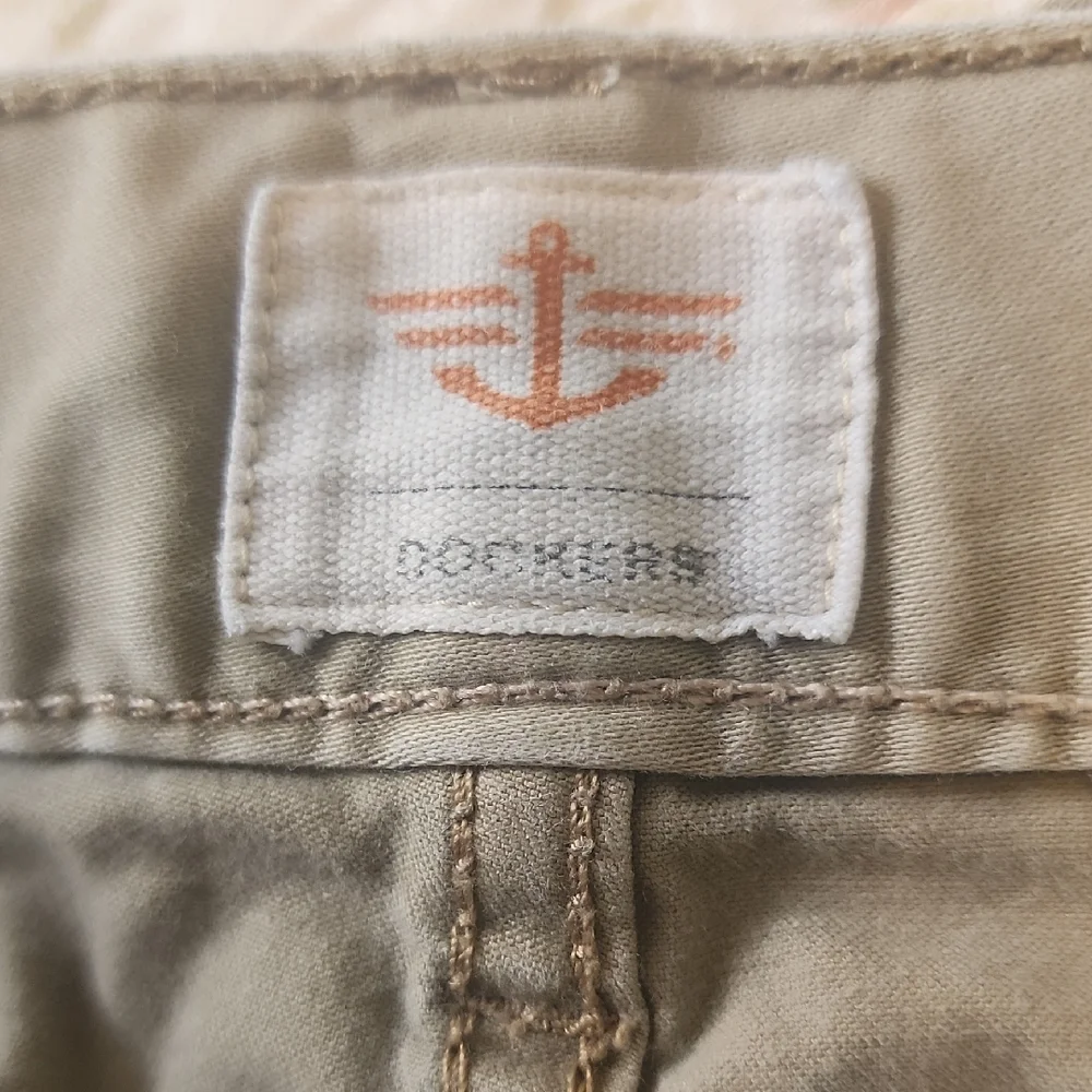 36 X 25  SHORT MAN'S Dockers Men's Khaki Chinos - Picture 9 of 10
